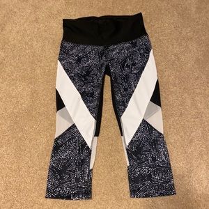Black and white patterned leggings
